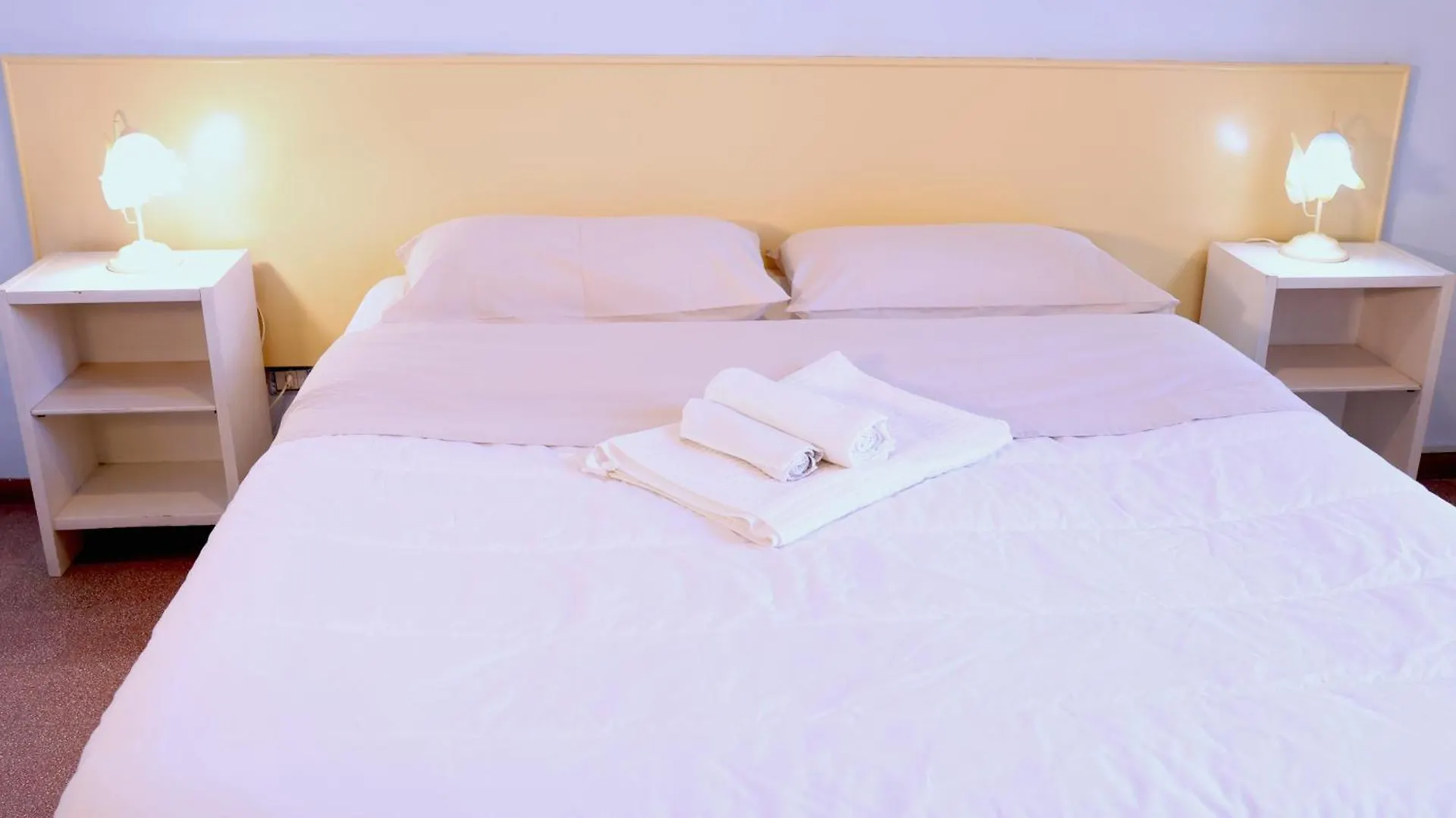 Evelyn Guest House Aci Castello